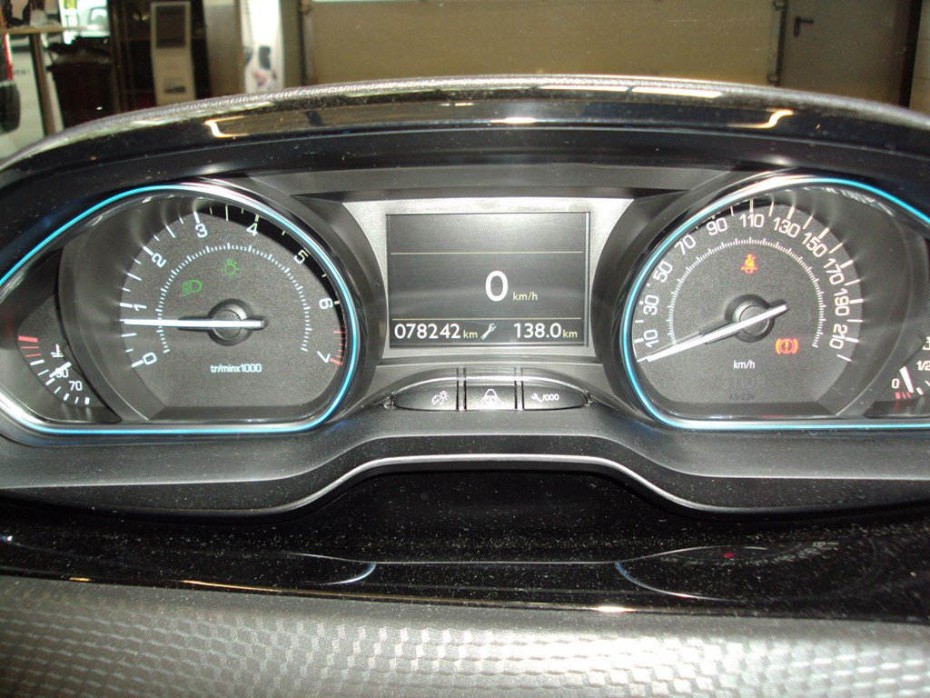 Tweedehands Peugeot 2008 1.2 Benzine Mt Autos In Keerbergen
